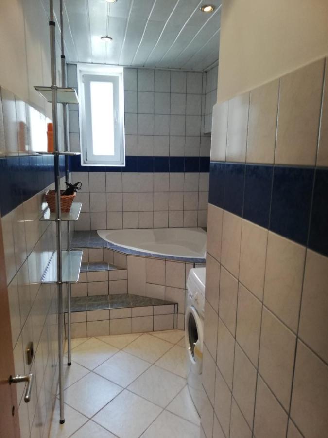 Ferienwohnung Beautiful, Spacious And Cheap Wien Exterior foto