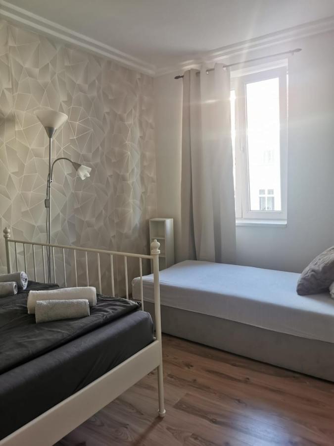 Ferienwohnung Beautiful, Spacious And Cheap Wien Exterior foto